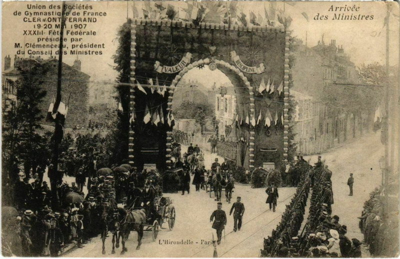 Carte postale ancienne Clermont-Ferrand - Arrivée des Ministres à Clermont-Ferrand