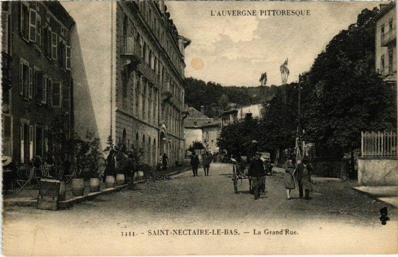 Carte postale ancienne Saint-Nectaire-le-Bas - La Grand'Rue à Saint-Nectaire