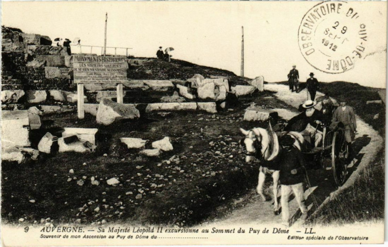 Carte postale ancienne Auvergne - Sa majeste Leopold Ii excursionne au sommet
