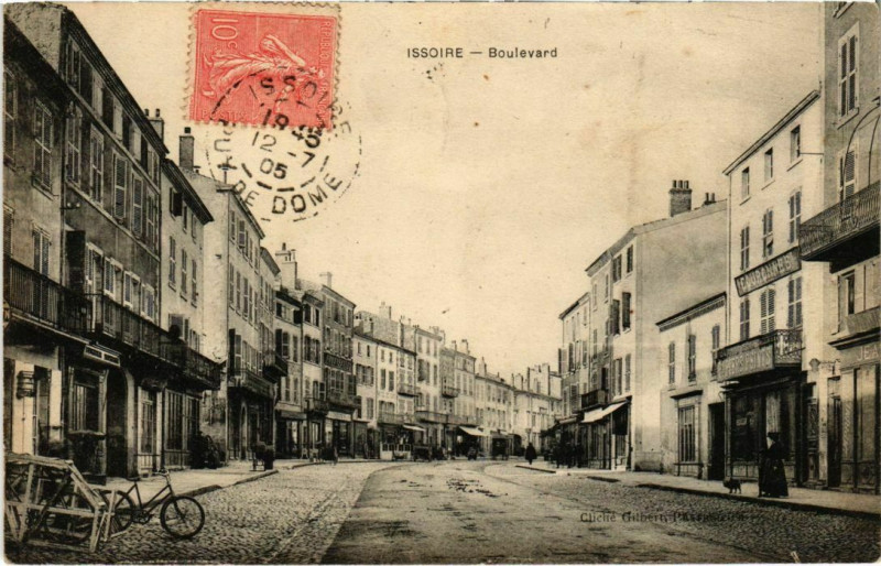 Carte postale ancienne Issoire - Boulevard à Issoire