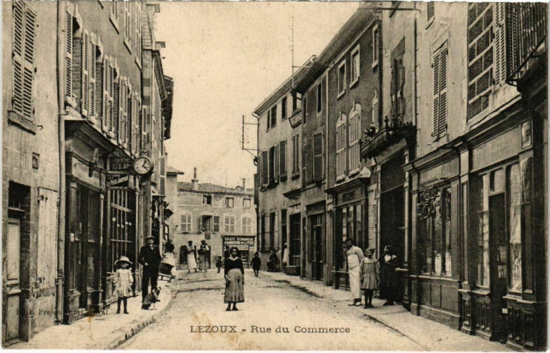 Carte postale ancienne Lezoux - Rue du Commerce à Lezoux