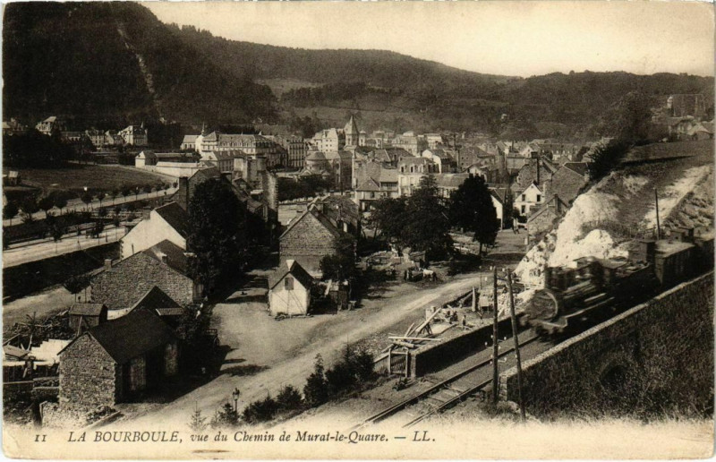Carte postale ancienne La Bourboule - Vue du Chemin de Murat-le-Quaire à La Bourboule