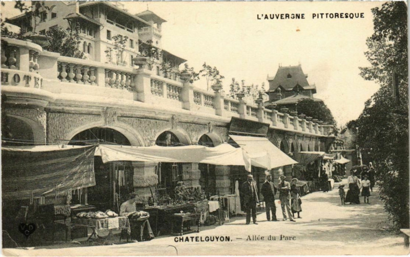 Carte postale ancienne Chatel-Guyon - Allée du Parc à Châtel-Guyon