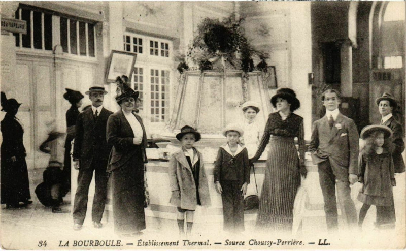 Carte postale ancienne La Bourboule - Etabl. THERMal - Source Choussy-Perriere à La Bourboule