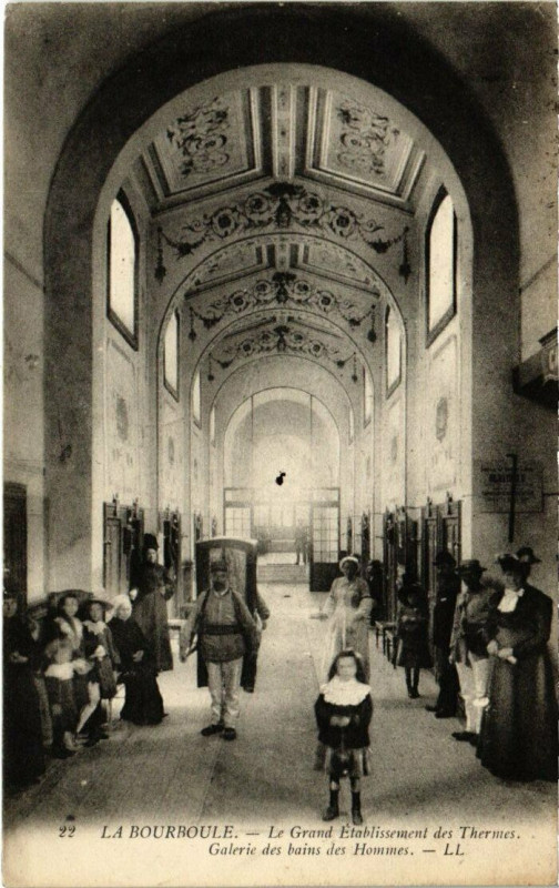Carte postale ancienne La Bourboule - Grand Etabl. des THERMes Galerie des bains à La Bourboule