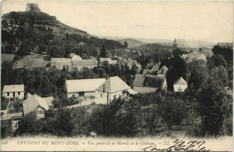 Carte postale ancienne Env. du Mont-Dore-Vue générale de Murols et le Chateau à Mont-Dore
