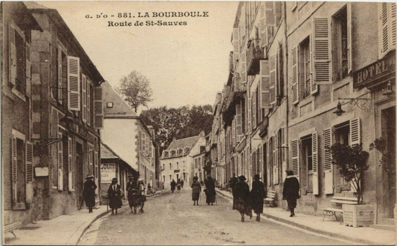 Carte postale ancienne La Bourboule-Route de St-Sauves à La Bourboule