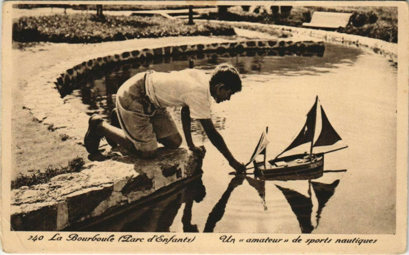 Carte postale ancienne La Bourboule-Un amateur de sports nautiques à La Bourboule