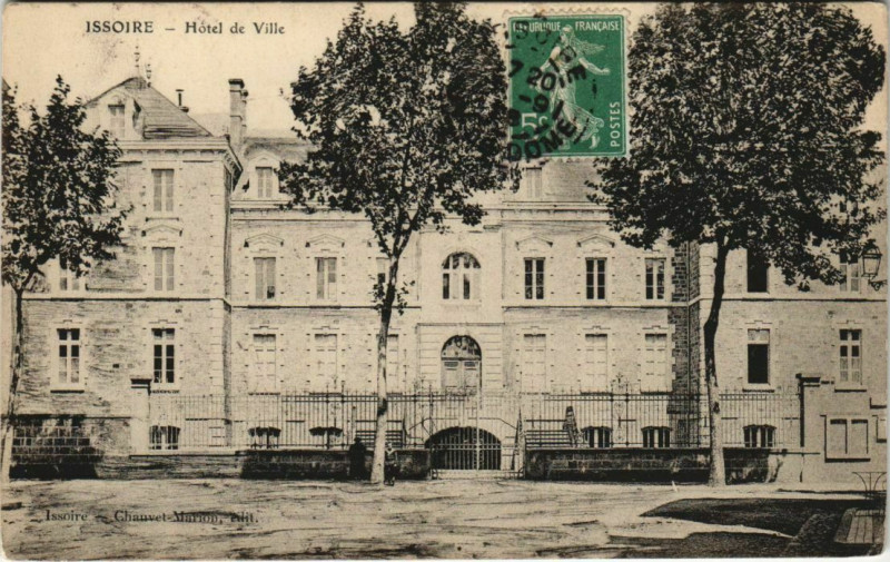 Carte postale ancienne Issoire-Hotel de Ville à Issoire
