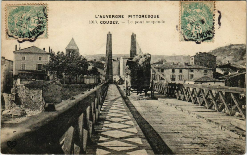 Carte postale ancienne Coudes - Le Pont suspendu à Coudes