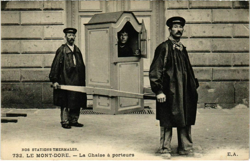 Carte postale ancienne Le Mont-Dore - Chaises a Porteurs à Mont-Dore