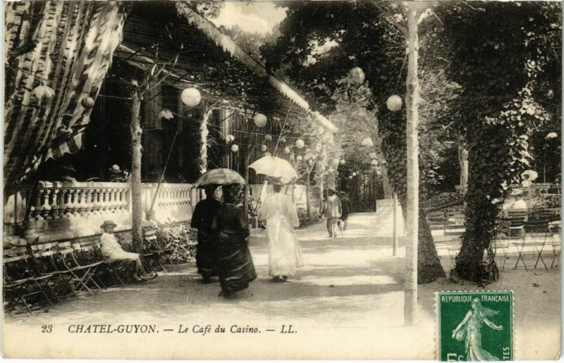 Carte postale ancienne Chatel-Guyon - Le Café du Casino à Châtel-Guyon