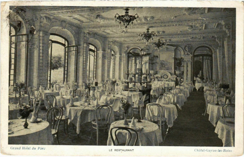 Carte postale ancienne Chatel-Guyon - Grand Hotel du Parc - le restaurant à Châtel-Guyon