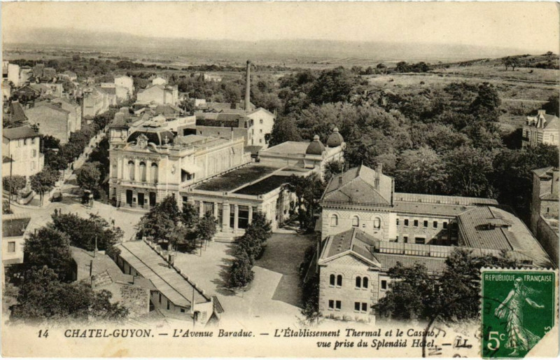 Carte postale ancienne Chatel-Guyon - Avenue Baraduc Casino et Etabl. à Châtel-Guyon