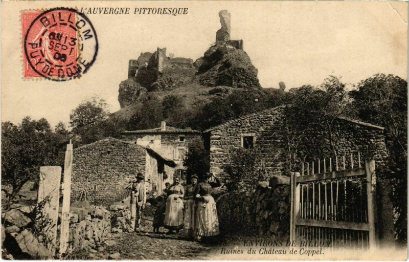 Carte postale ancienne Ruines du Château de Coppel à Saint-Julien-de-Coppel