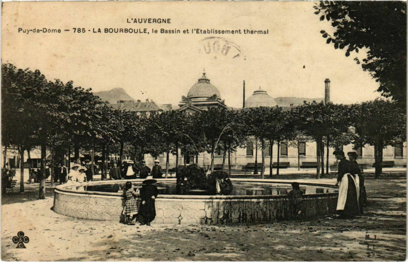 Carte postale ancienne L'Auvergne - La Bourboule les Bassin et l'Etablissemenet tHERMal à La Bourboule