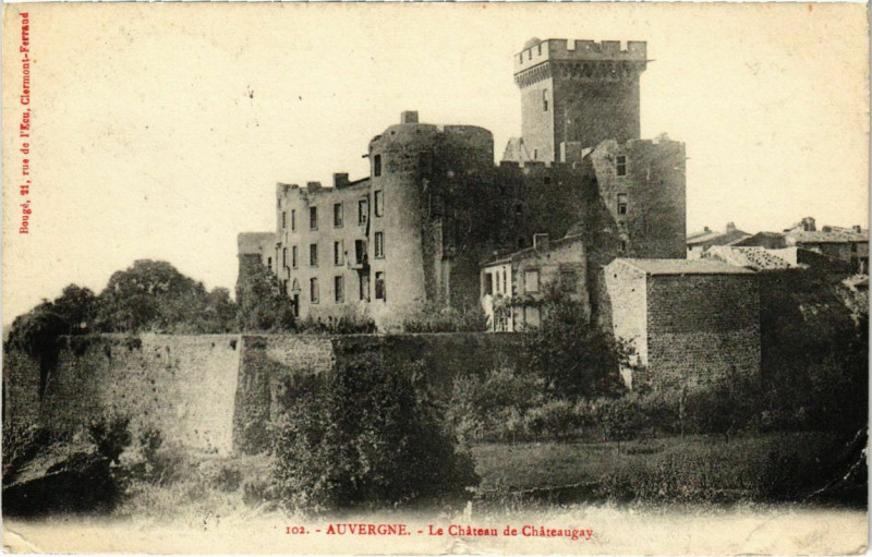 Carte postale ancienne Auvergne - Le Chateau de Chateaugay à Châteaugay