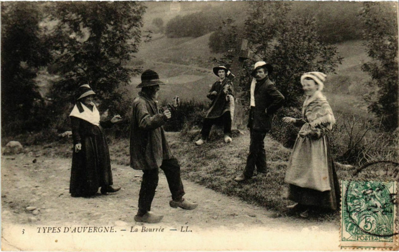 Carte postale ancienne Types d'Auvergne - La Bourrie