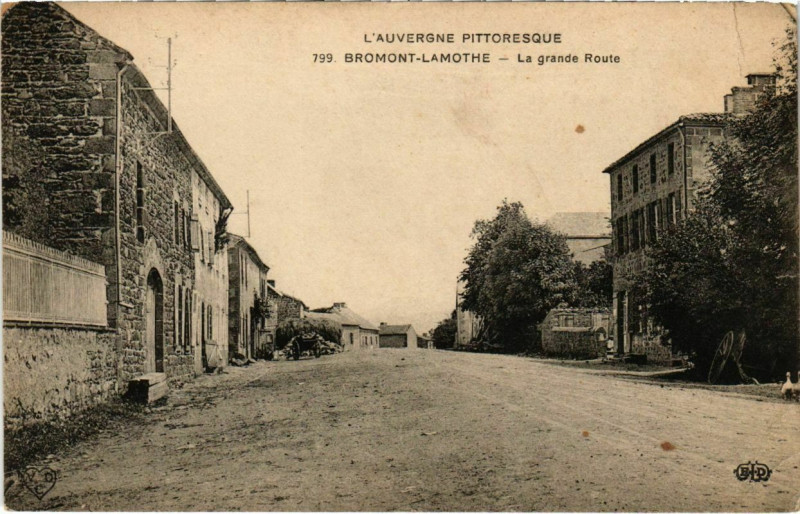 Carte postale ancienne Bromont-Lamothe - La grande Route à Bromont-Lamothe