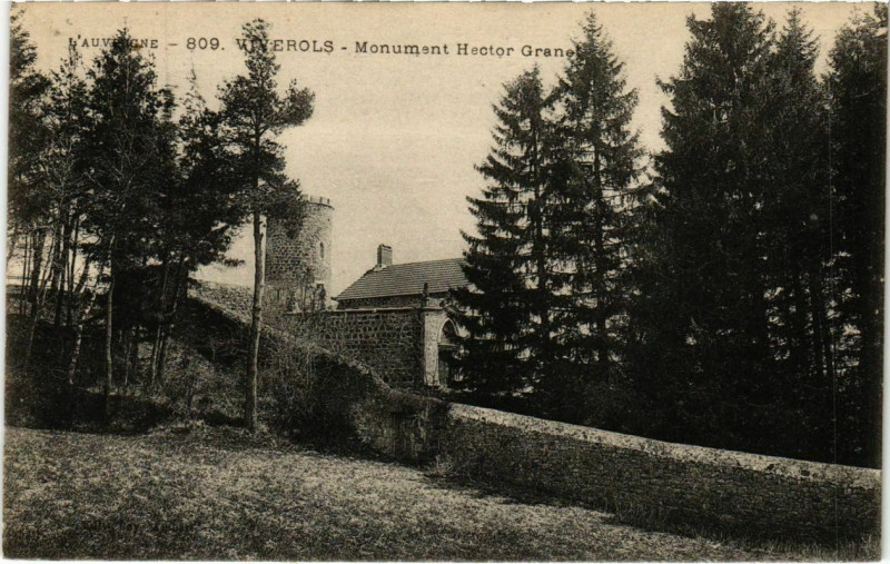 Carte postale ancienne Viverols - Monument Hector Granel à Viverols
