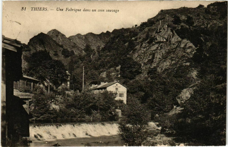 Carte postale ancienne Thiers - Une Fabrique dans un coin sauvage à Thiers