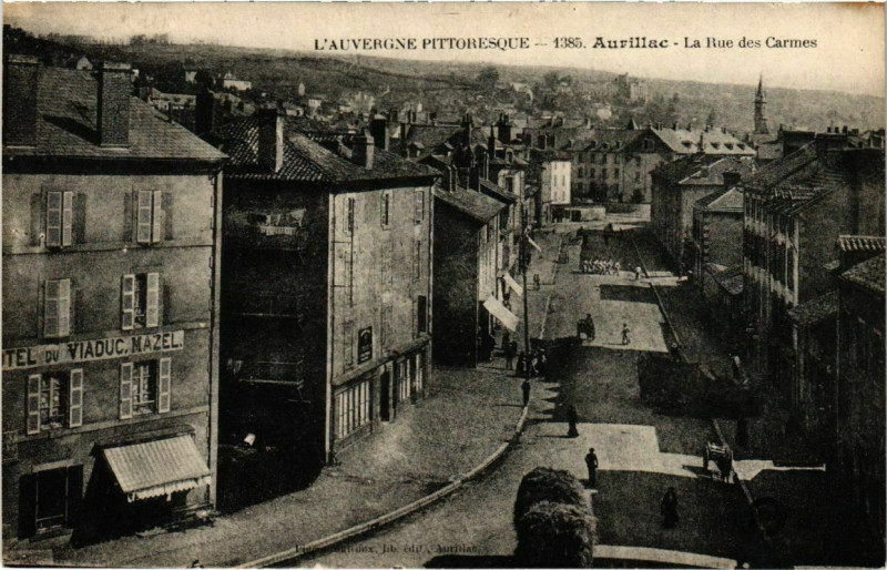 Carte postale ancienne Aurillac - La Rue des Carmes