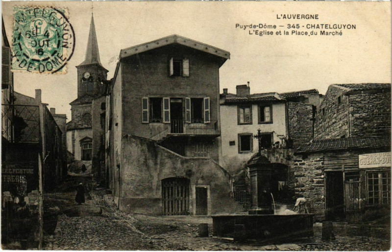 Carte postale ancienne Puy-de-Dome - Chatel-Guyon - L'Eglise et la Place à Châtel-Guyon