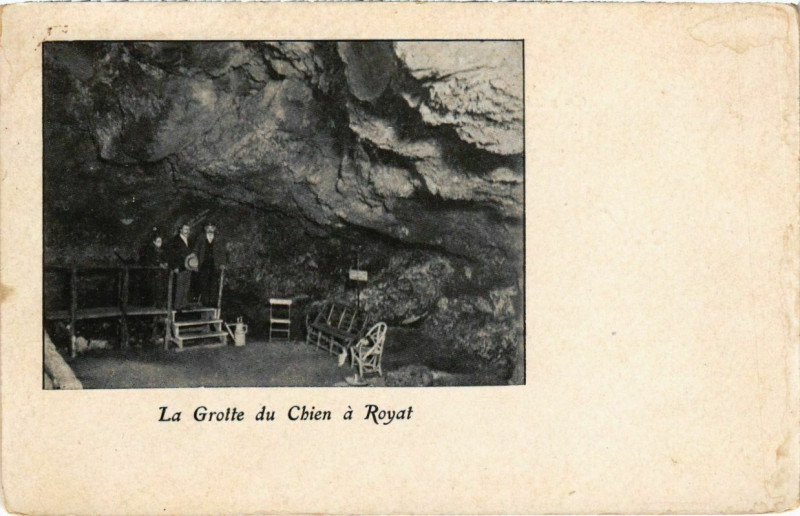 Carte postale ancienne La Grotte du Chien a Royat à Royat