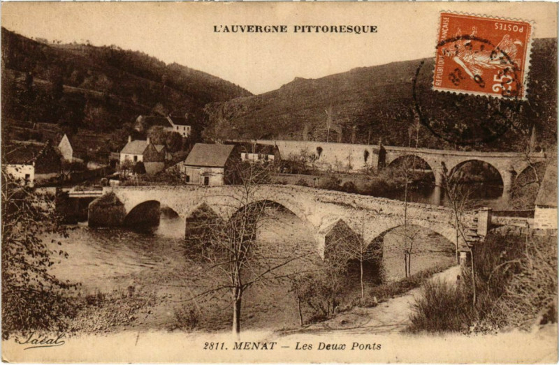 Carte postale ancienne Menat - Les Deux Ponts à Menat