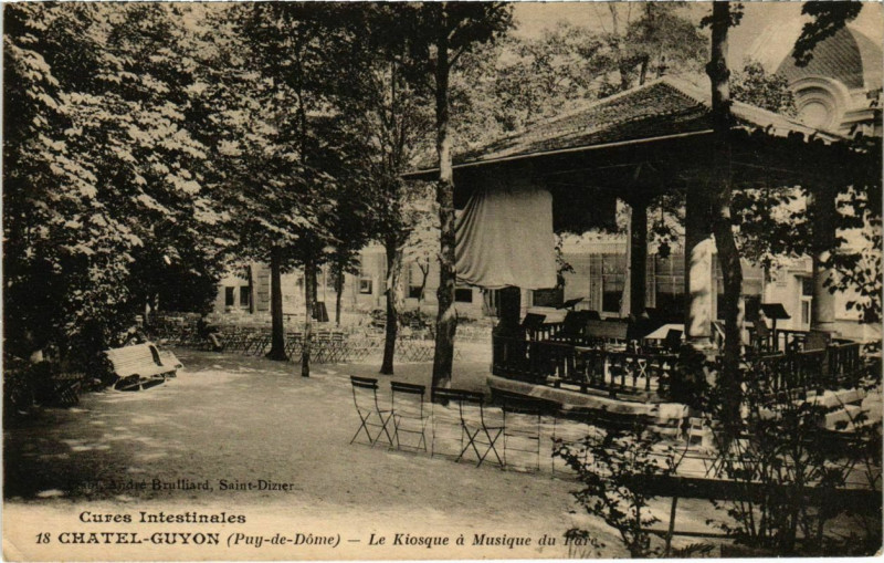 Carte postale ancienne Chatel-Guyon - Le Kiosque a Musique du Pare à Châtel-Guyon