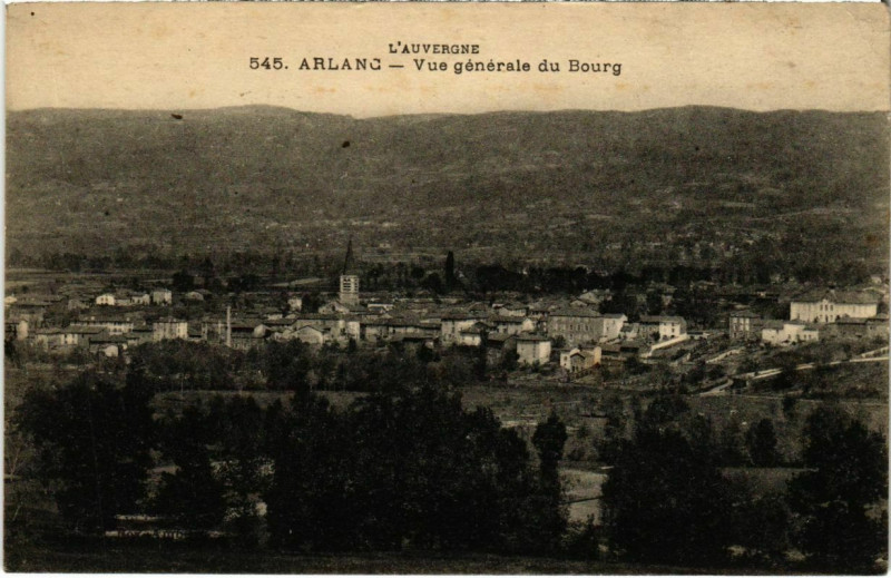 Carte postale ancienne Arlang - Vue générale du Bourg