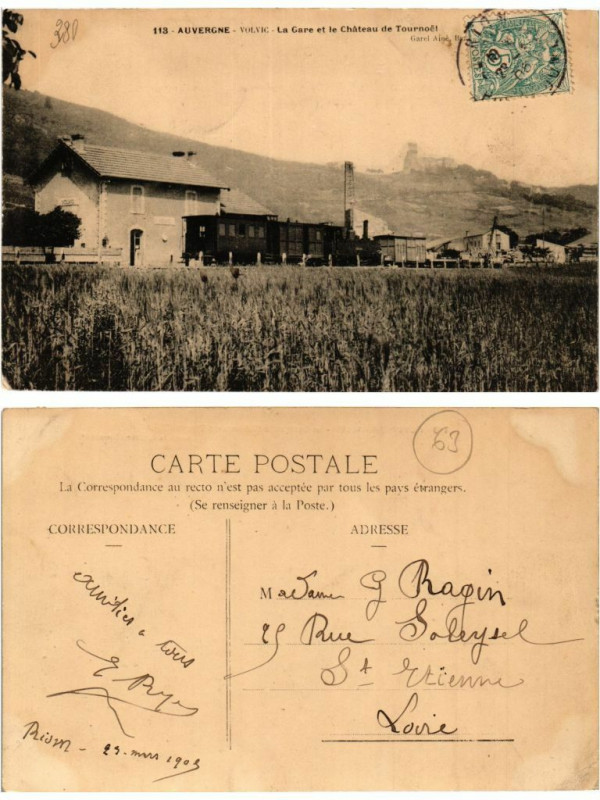 Carte postale ancienne 113 Auvergne Volvic La Gare et le Chateau de Tournoel à Volvic