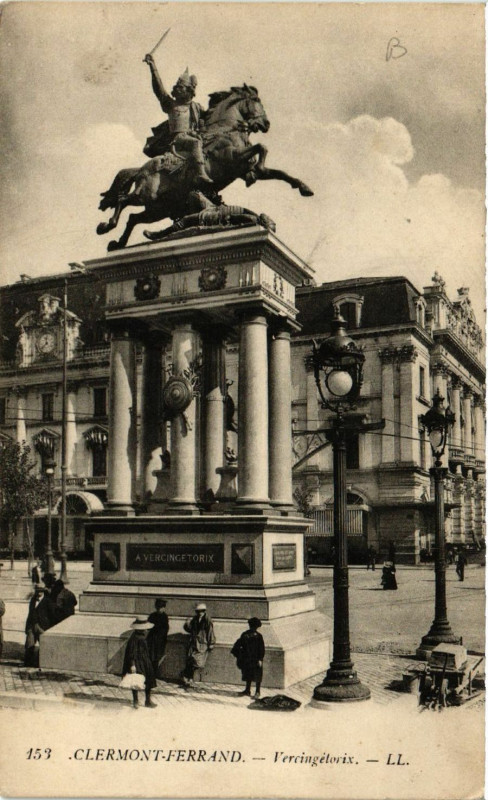 Carte postale ancienne Clermont-Ferrand Vercingetorix à Clermont-Ferrand