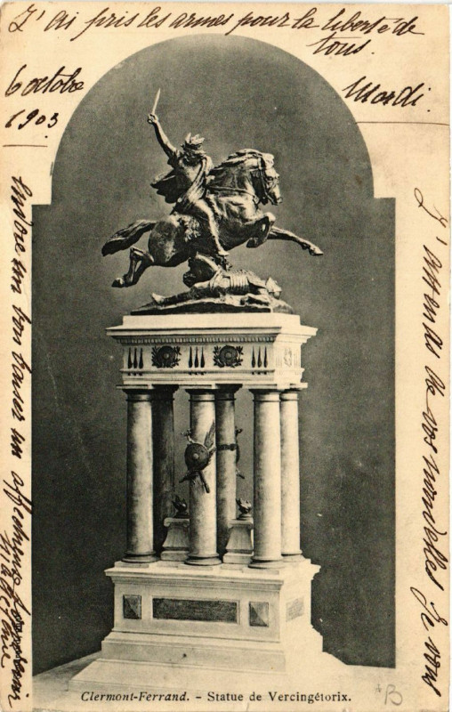 Carte postale ancienne Clermont-Ferrand Statue de Vercingetorix à Clermont-Ferrand