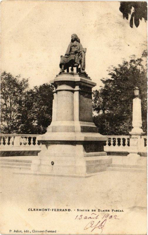Carte postale ancienne Clermont-Ferrand Statue de Blaise Pascal à Clermont-Ferrand