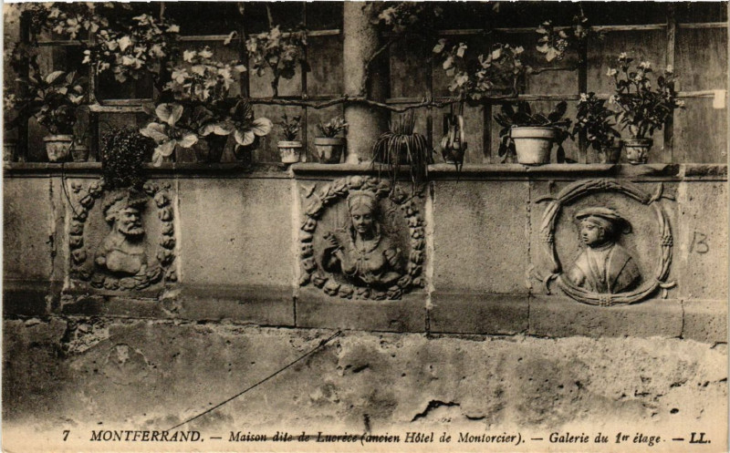 Carte postale ancienne Clermont-Ferrand Maison dite de Lucrece Galerie du 1er etage à Clermont-Ferrand