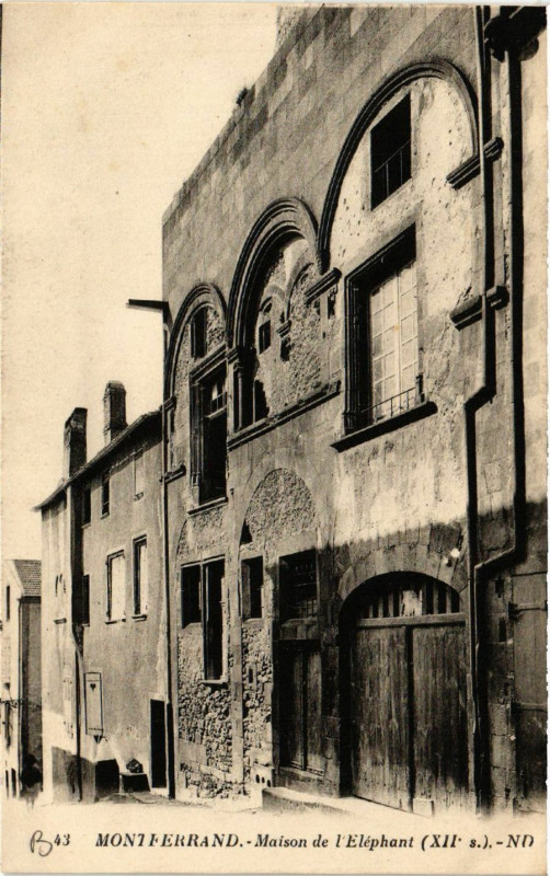 Carte postale ancienne Clermont-Ferrand Maison de l'Elephant à Clermont-Ferrand