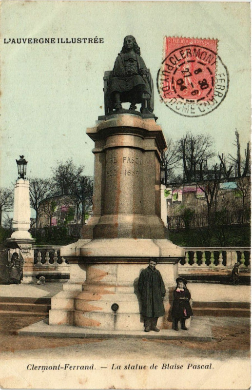 Carte postale ancienne Clermont-Ferrand La Statue de Balise Pascal à Clermont-Ferrand