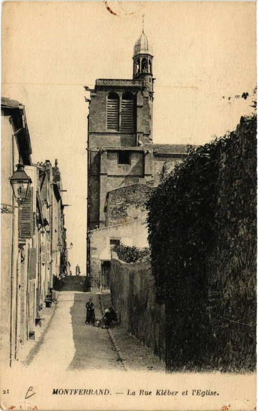 Carte postale ancienne Clermont-Ferrand La Rue Kleber et l'Eglise à Clermont-Ferrand