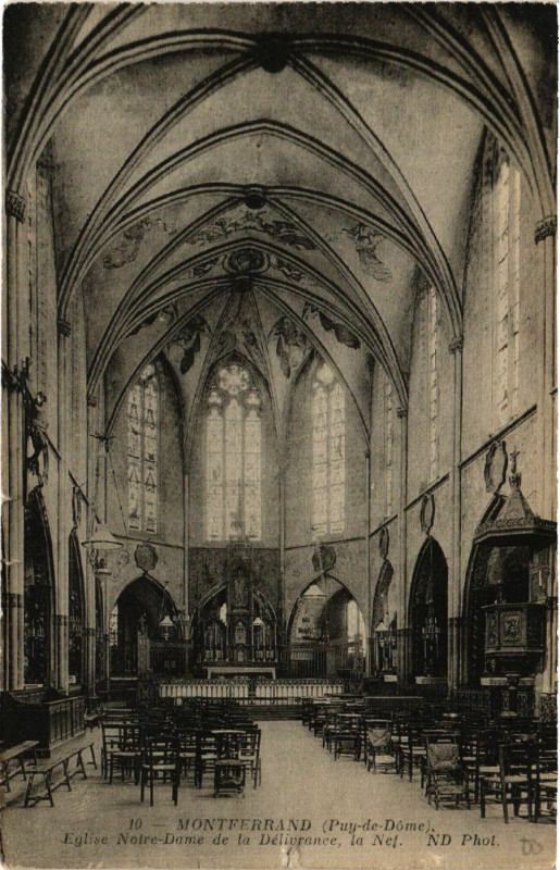 Carte postale ancienne Clermont-Ferrand Eglise N.-D. de la Delivrance la Nef à Clermont-Ferrand