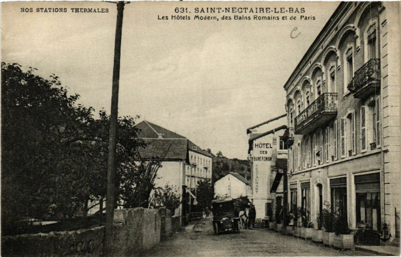 Carte postale ancienne Saint-Nectaire-le-Bas Les Hotels Modern des Bains Romains à Saint-Nectaire