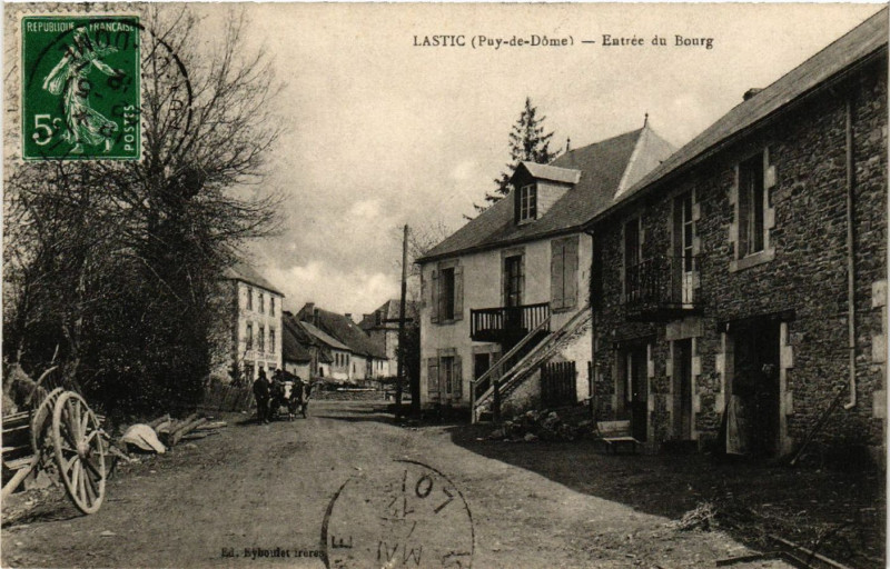 Carte postale ancienne Lastic Entrée du Bourg à Lastic