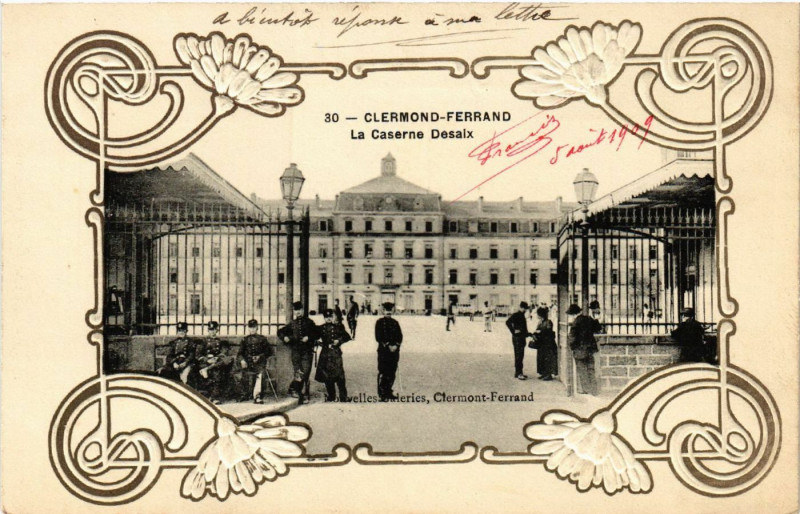 Carte postale ancienne Clermont-Ferrand La Caserne Desaix à Clermont-Ferrand