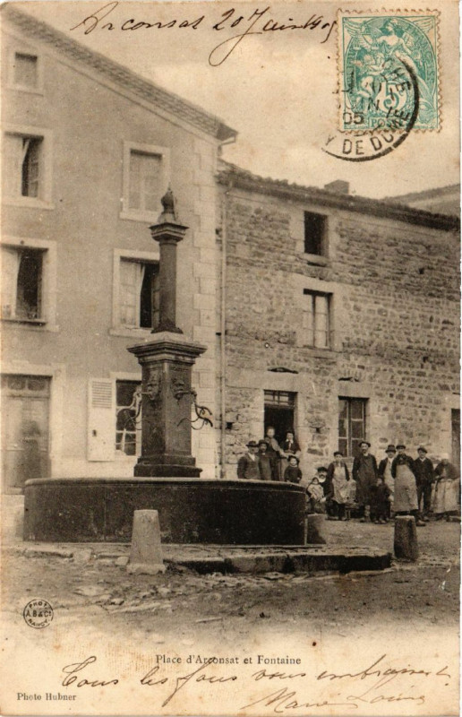 Carte postale ancienne Arconsat Place d'Arconsat et Fontaine à Arconsat