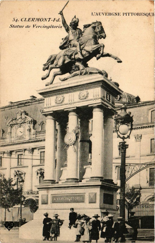 Carte postale ancienne Clermont-Ferrand Statue de Vercingetorix à Clermont-Ferrand