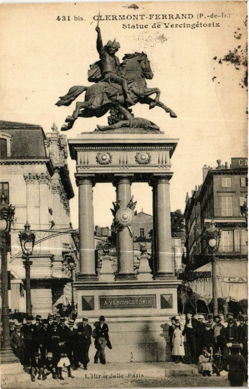 Carte postale ancienne Clermont-Ferrand Statue de Vercingetorix à Clermont-Ferrand