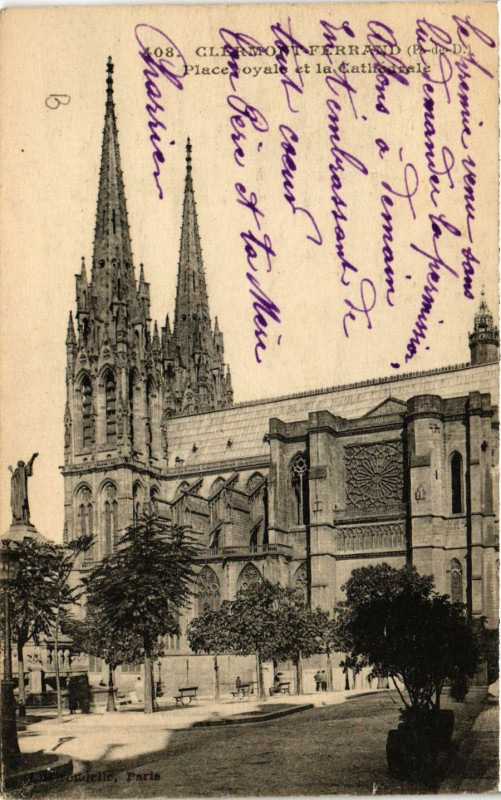 Carte postale ancienne Clermont-Ferrand Place Royale et la Cathedrale à Clermont-Ferrand