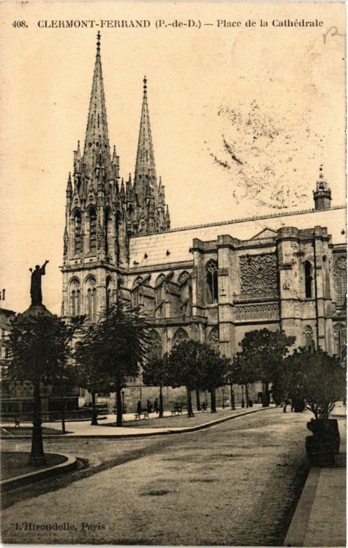 Carte postale ancienne Clermont-Ferrand Place de la Cathedrale à Clermont-Ferrand