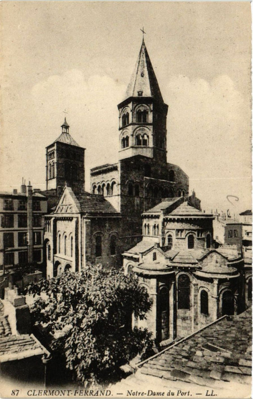 Carte postale ancienne Clermont-Ferrand N.-D. du Port à Clermont-Ferrand