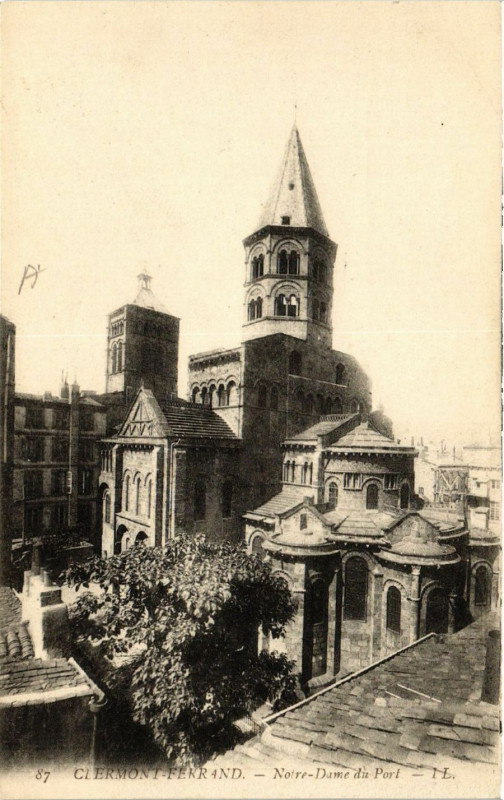 Carte postale ancienne Clermont-Ferrand N.-D. du Port à Clermont-Ferrand